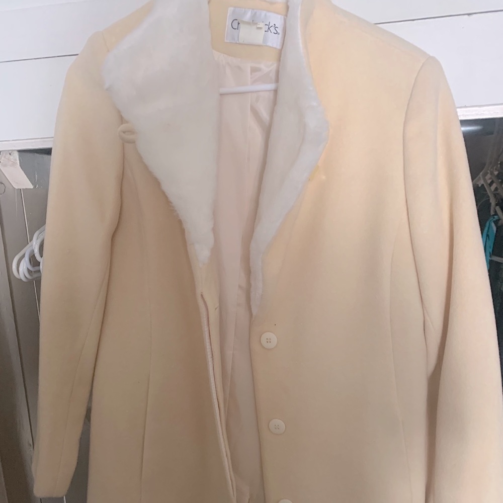 Bundle up with this lovely coat. 🧥